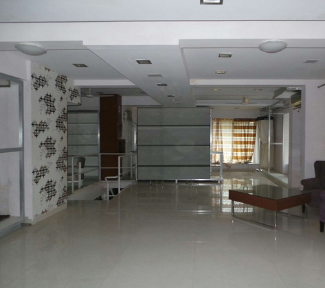 Commercial Office Space for Rent in Commercial Space For Rent, Near Linking Rad,, Goregaon-West, Mumbai